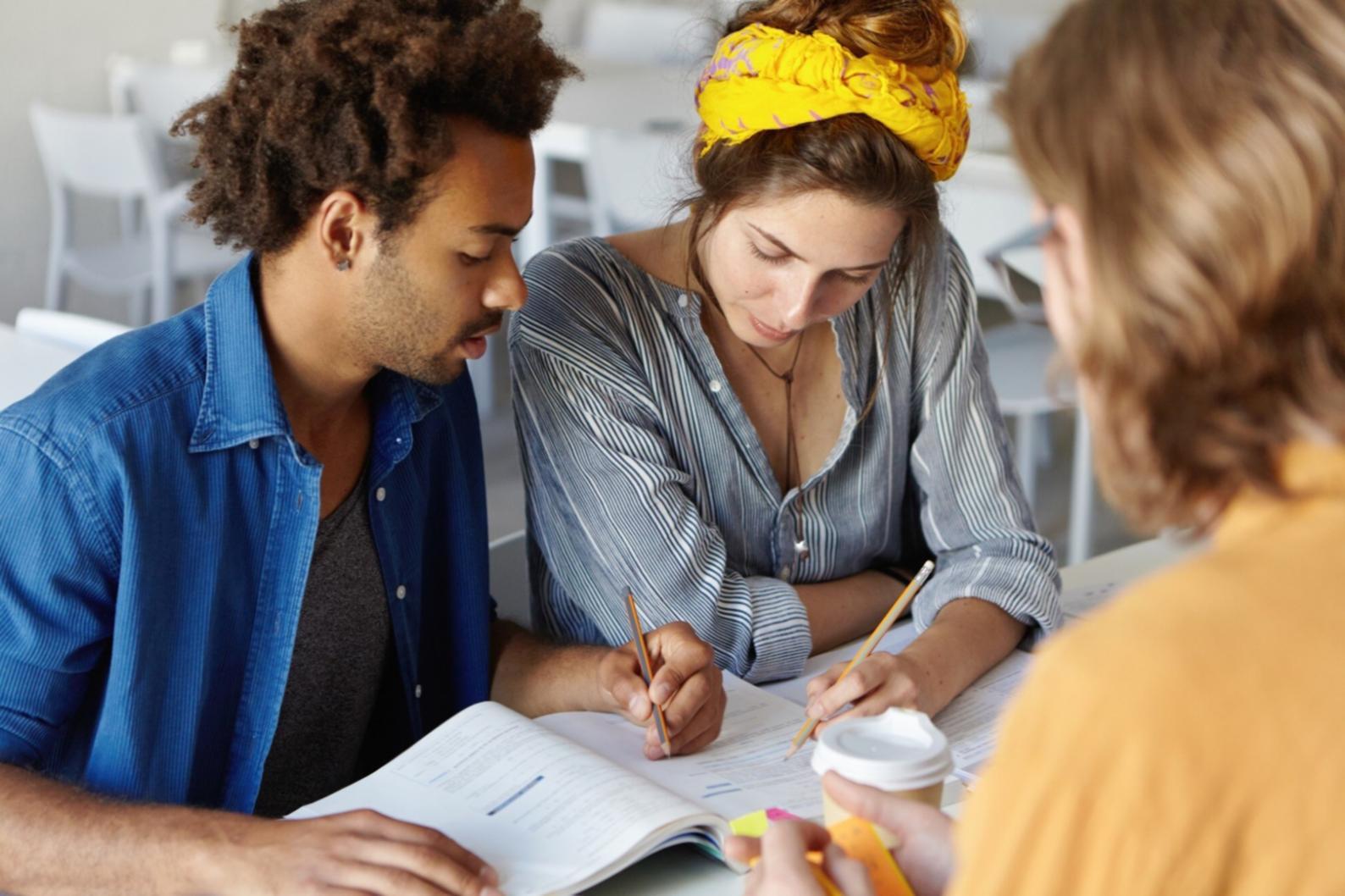 Risikomanagementsysteme und Absicherungsstrategien für verschiedene Marktphasen