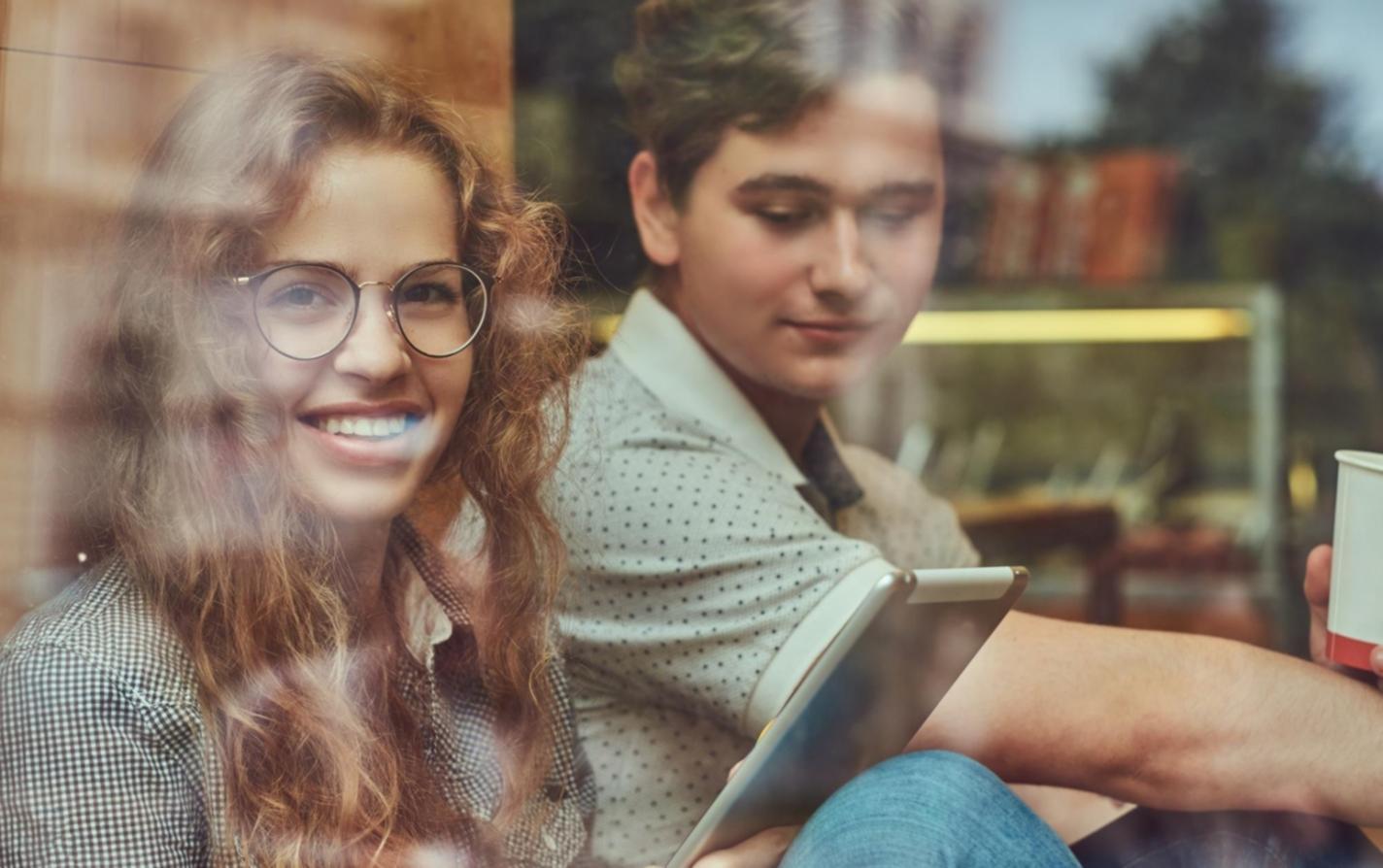 Investmentteam bei der Strategieentwicklung und Marktanalyse